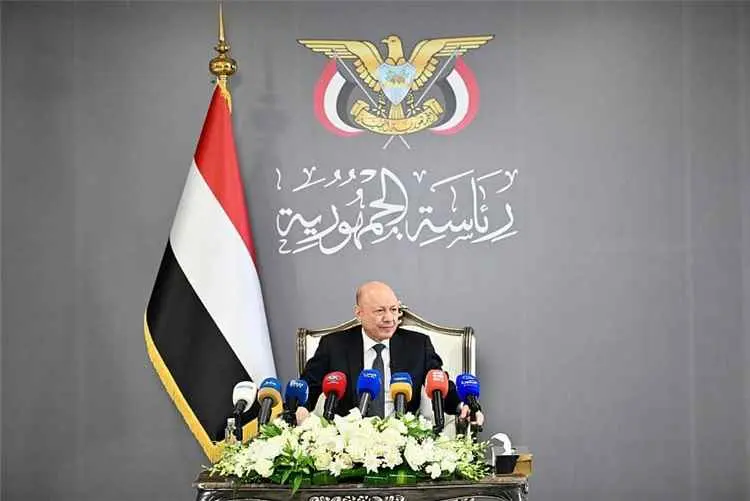 الرئيس العليمي في رسالة حاسمة للحوثيين: لا عمل عدائيًا دون رد بعد اليوم