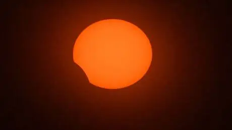 صور مذهلة لكسوف الشمس من محطة الفضاء الدولية