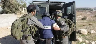 40 صحفياً فلسطينياً في سجون الاحتلال