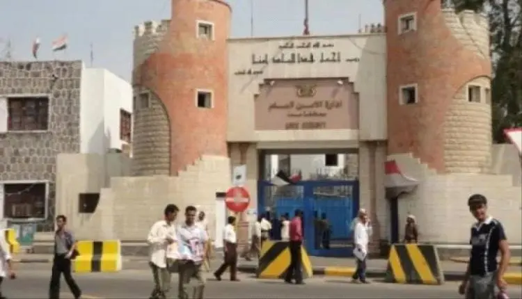 أمن عدن:ضبط متهم باقتحام منزل مواطنة برفقة مجموعة...