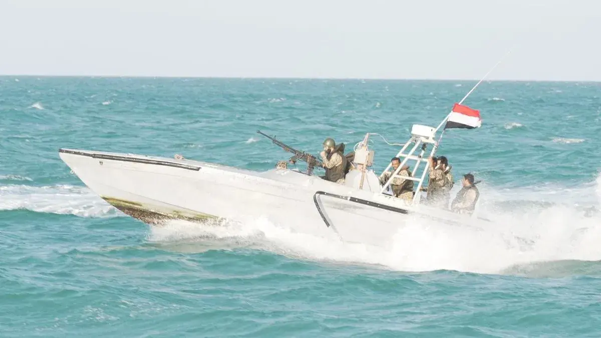 مصدر عسكري يمني: القوات البحرية اشتبكت مع تشكيلة ز...