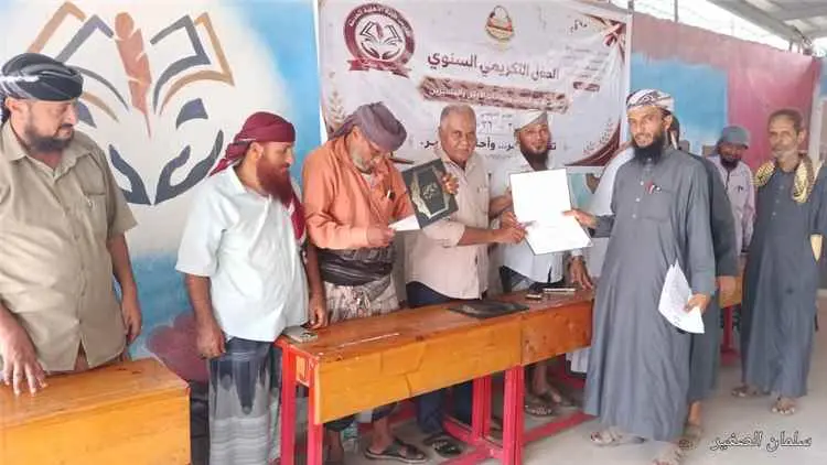 لحج.. مدارس طيبة بتبن تحتفي بتكريم تلاميذها الأوائ...