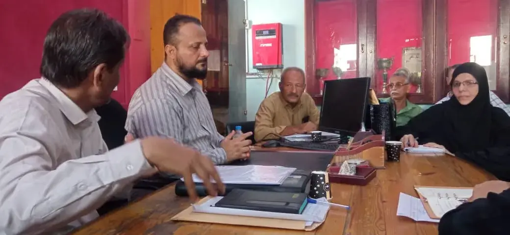 اليزيدي يجتمع بمدراء مدارس ورياض أطفال المنصورة ويقر إنشاء مجلس تعليمي
