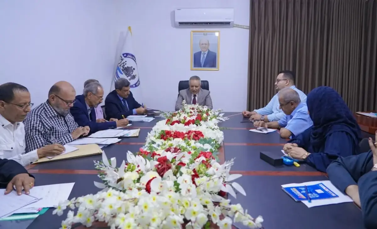 وزير الشؤون الاجتماعية والعمل يناقش مع لجنة الأمان...