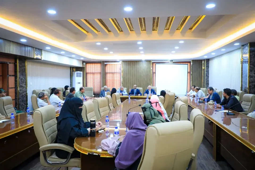وكيل محافظة عدن لشؤون الأمن والدفاع يترأس اجتماعًا...