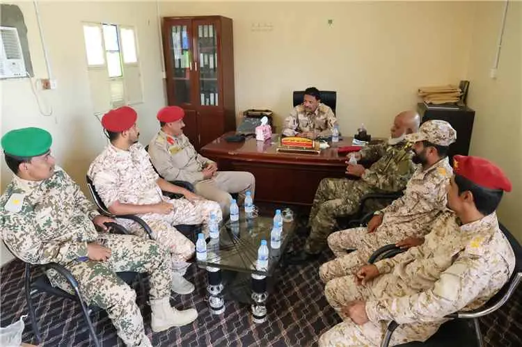 رئيس شُعبة التوجيه المعنوي بالمنطقة العسكرية الثانية يتفقد الجاهزية القتالية والمعنوية للواء شبام بدوعن