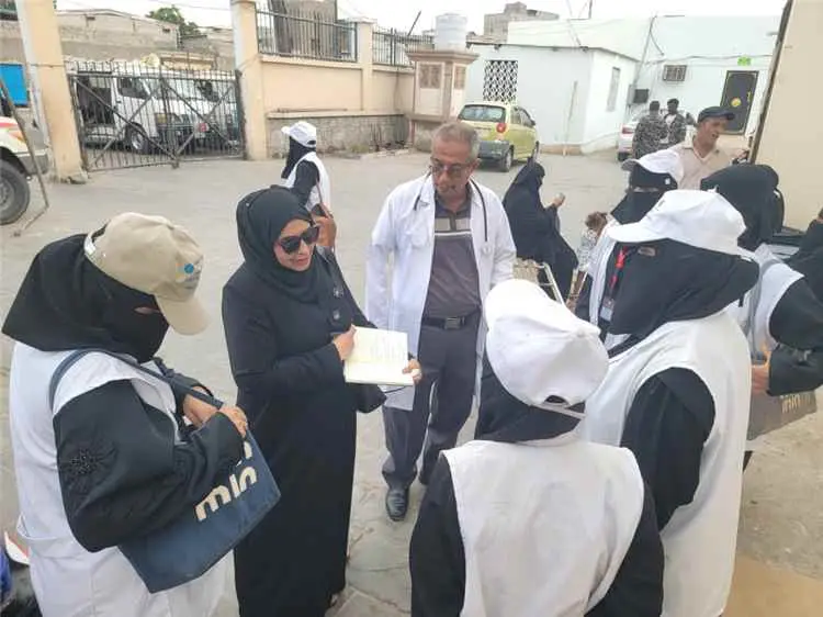 وكيلة وزارة الصحة تتفقد عمل فرق التحصين ضد الحصبة في الشيخ عثمان