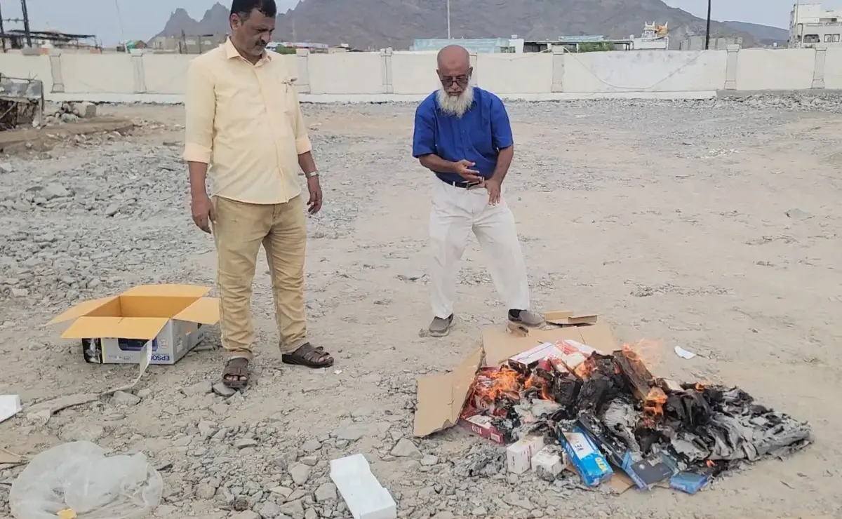 مدير عام البريقة يوجه بإتلاف كمية من السجائر المهر...