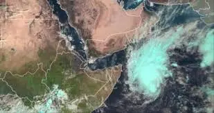 تقلبات جوية محفوفة بالمخاطر تُعيد الأرصاد اليمنية إلى مربع التحذيرات