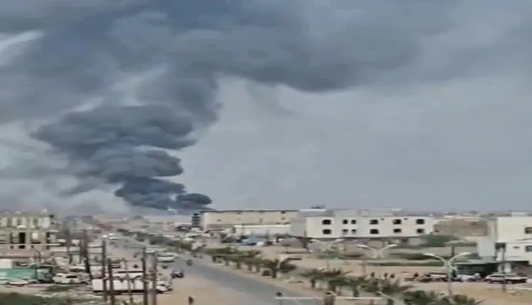 المخا تحت القصف والمجلس الرئاسي يقول:هذه مسؤولية د...