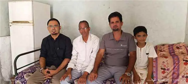 مدير إعلام أبين يزور الصحفي الكبير محمد العولقي بم...