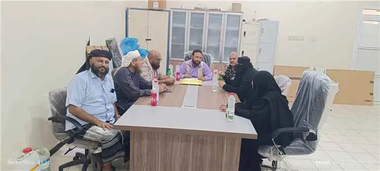عمال مطابع الكتاب المدرسي بعدن يرفضون التدخلات الن...