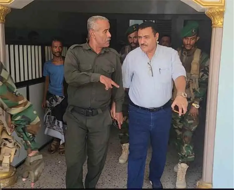 خلال زيارته المفاجئة لقسمي "الشعب" و"البريقة"..
ال...