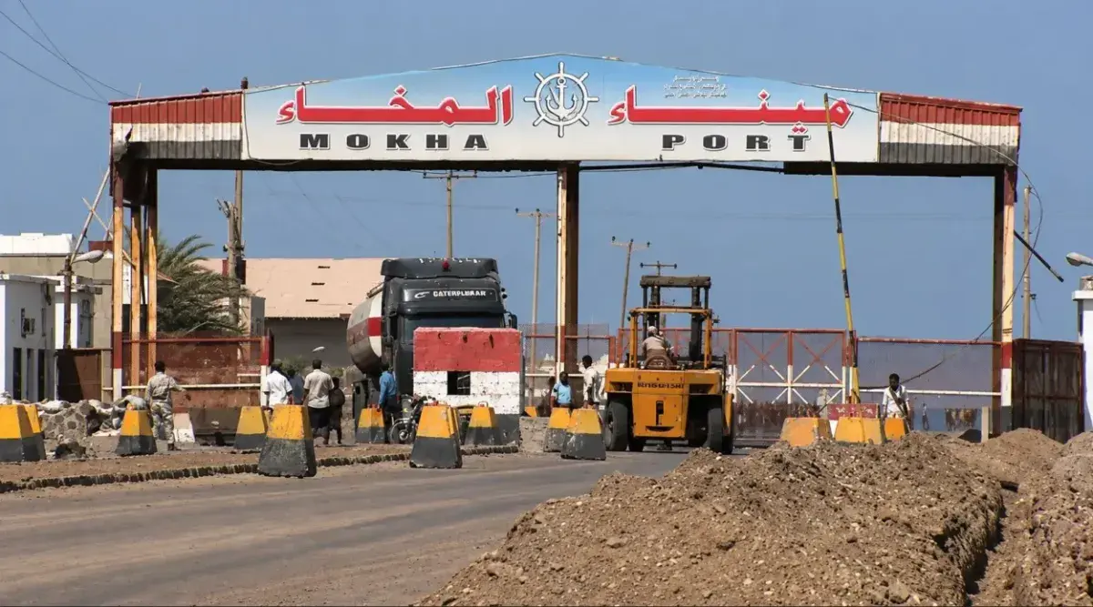 مدير ميناء المخا: القصف الحوثي أسفر عن مقتل سبعة أ...