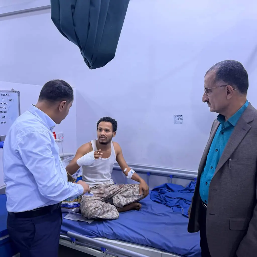 وكيل محافظة لحج يتفقَّد جرحى اللواء الرابع حزم
