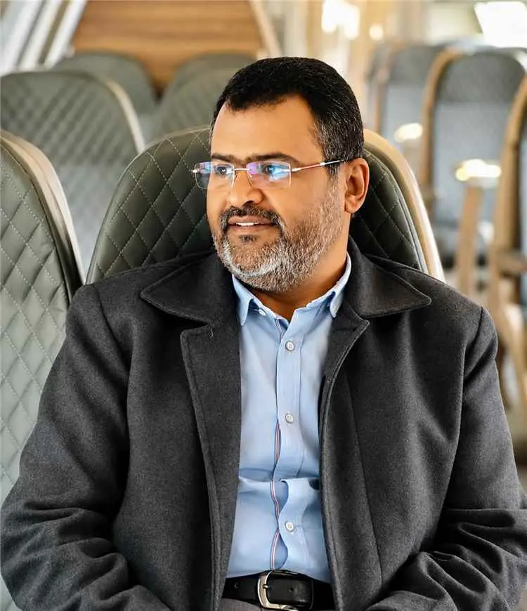 الخامري يهاجم العليمي: الرئاسة تحولت إلى ماكينة لت...