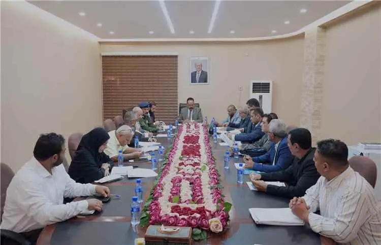 اجتماع في عدن برئاسة وزير الأشغال يناقش آليات تنفي...