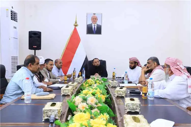 وزارة الأوقاف تبحث مع مديري مكاتبها تداعيات التصعيد الحوثي وتعزيز الدور التوعوي