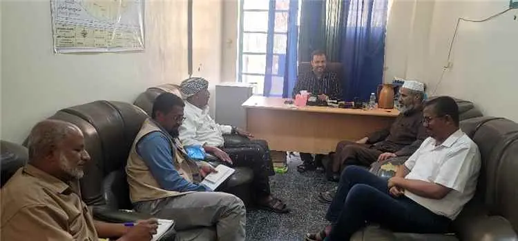 رئيس مؤسسة وادي دوعن للتنمية يزور مدير صحة دوعن ويتفقد وحدة أمل للعلاج الكيماوي