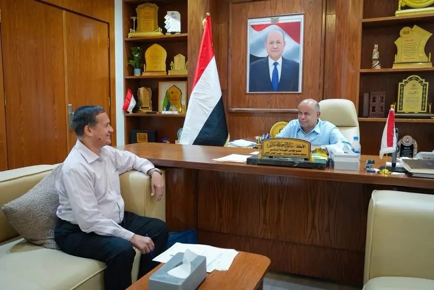 الخنبشي يبحث توحيد الصف الحضرمي وأزمة الغاز المنزل...