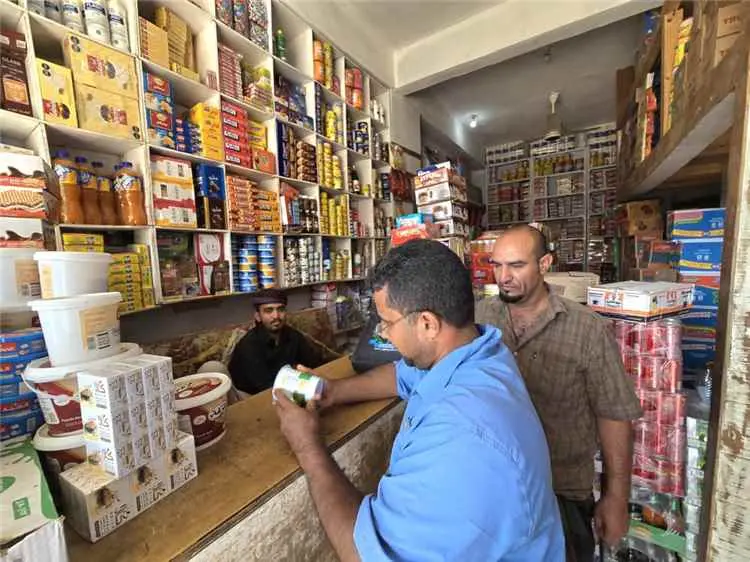 حملة رقابية بالضالع لمصادرة الأغذية المنتهية ومراقبة معايير التخزين والتبريد