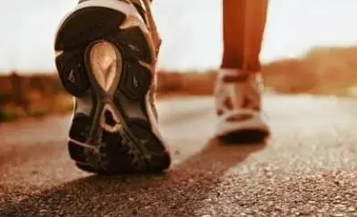 أفضل وقت للمشي في الأجواء الحارة