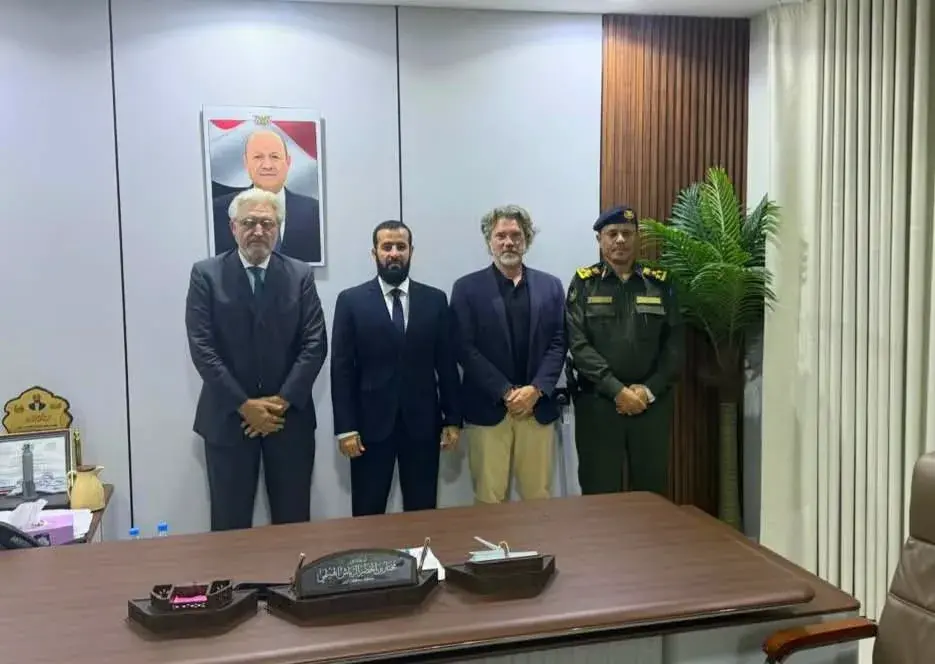 محافظ أبين يفتح آفاقًا جديدة لتطوير القطاع الأمني...