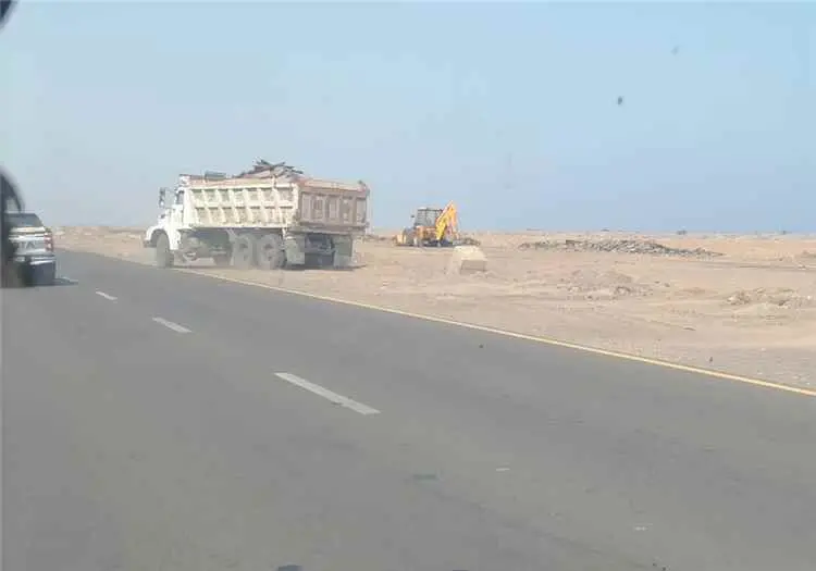 أبين... بصمة الرباش لإصلاح "طريق الموت" وتحريك عجلة التنمية