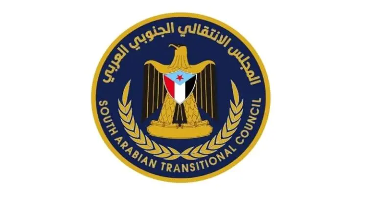انتقالي سيئون: إنزال أعلام الجنوب وصور الرموز الوط...