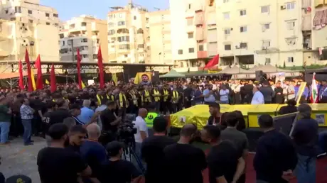 جنازة 6 أشخاص من عائلة واحدة قضوا في غارة إسرائيلي...