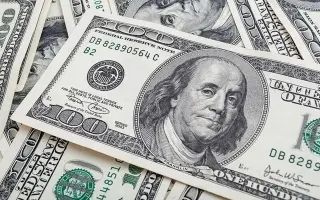 الدولار يهبط إلى أدنى مستوى في أكثر من شهرين