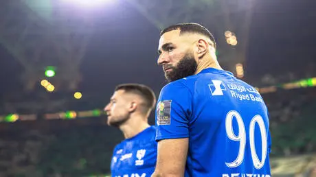 عقبة مالية تهدد رحيل بنزيما عن الهلال.. وهداف البر...