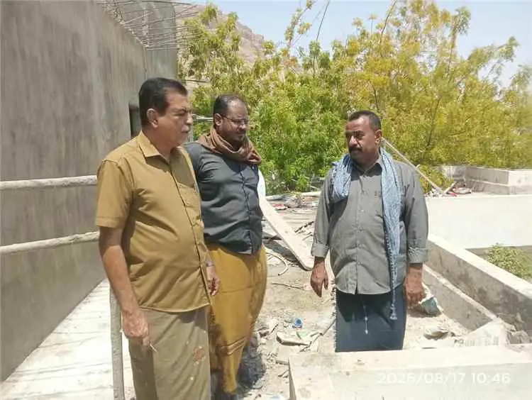 مدير عام القطن يتفقد مشروع بناء الطابق الثاني بمبنى الأحوال المدنية والشؤون الاجتماعية والعمل