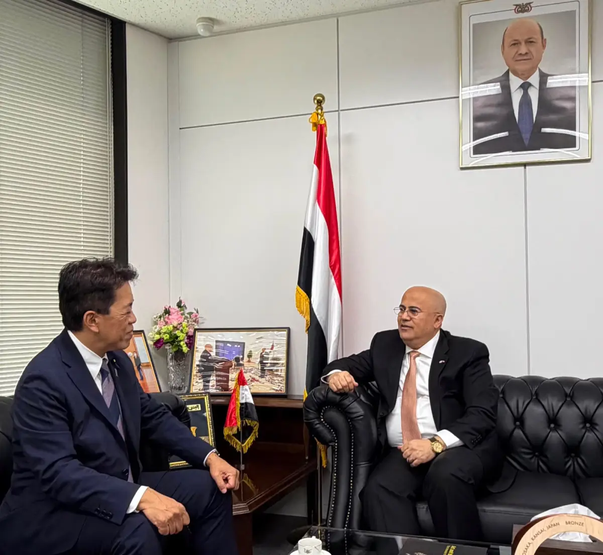 السفير السنيني يبحث مع وزير الدولة للدفاع الياباني...