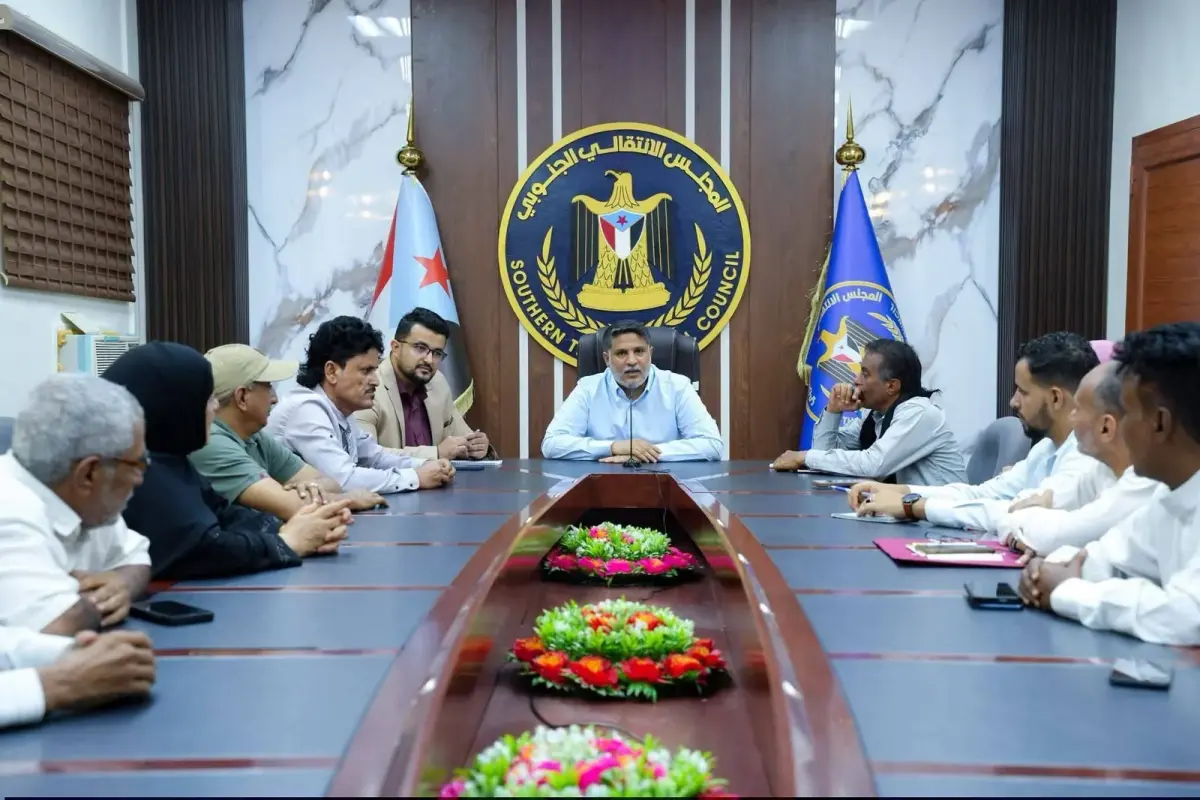 انتقالي العاصمة عدن يبحث تطوير الأداء الإعلامي وال...