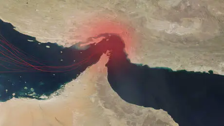 "فارس": إيران تحتجز ناقلة نفط إماراتية  في مضيق هر...