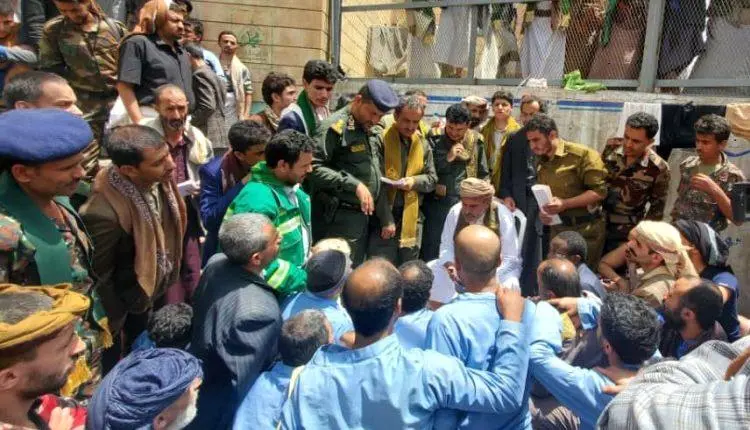سجون الحوثي مخزن للمقاتلين.. مساومة للسجناء الإفرا...