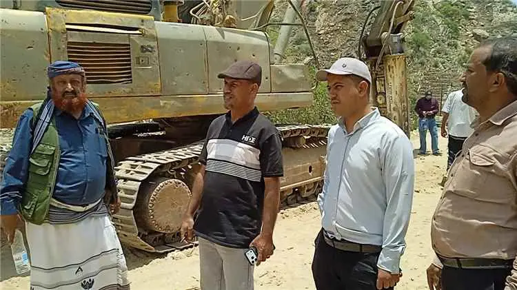 وفد حكومي وهندسي يتفقد طريق باتيس رصد معربان ويسلم...