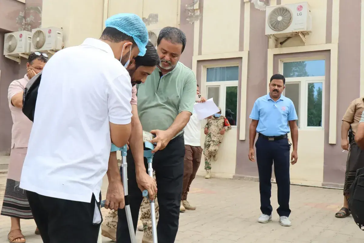نهاية مأساوية وبداية أمل: بحارة "تهامة" يغادرون المخا بعد نجاة بطولية من كمين حوثي