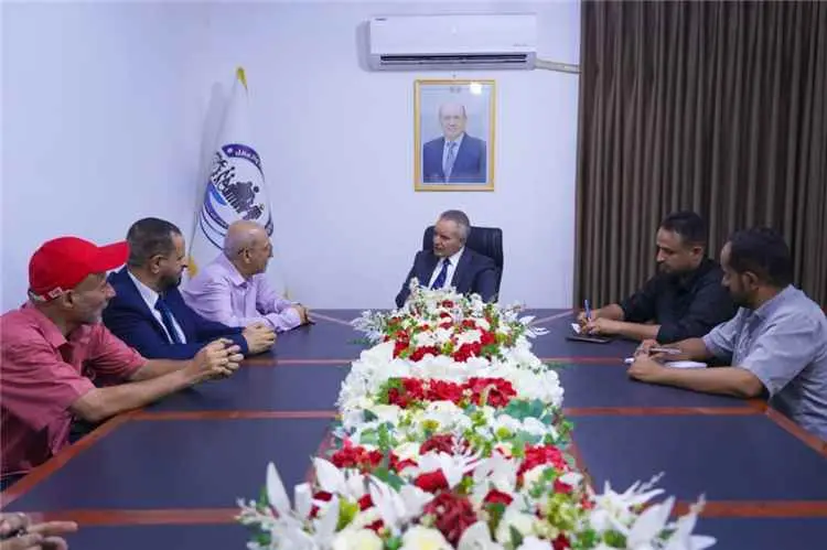 وزير الشؤون الاجتماعية والعمل يناقش سبل تطوير وتوس...