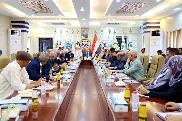 رئيس الوزراء يزور وزارة النقل ويوجه برفع مستوى الج...