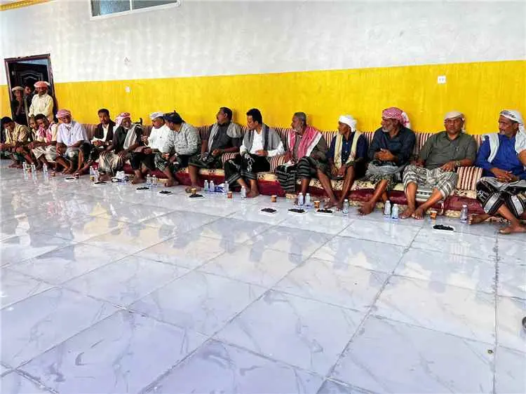 الوكيل الجيلاني وقائد المنطقة العسكرية الثانية يقد...