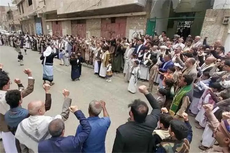 أموال حوثية تتجه نحو التجنيد والتعبئة والفعاليات الطائفية