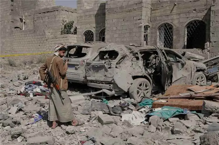 مصادر: أكثر من 200 قتيل حوثي و400 جريح في الحديدة...