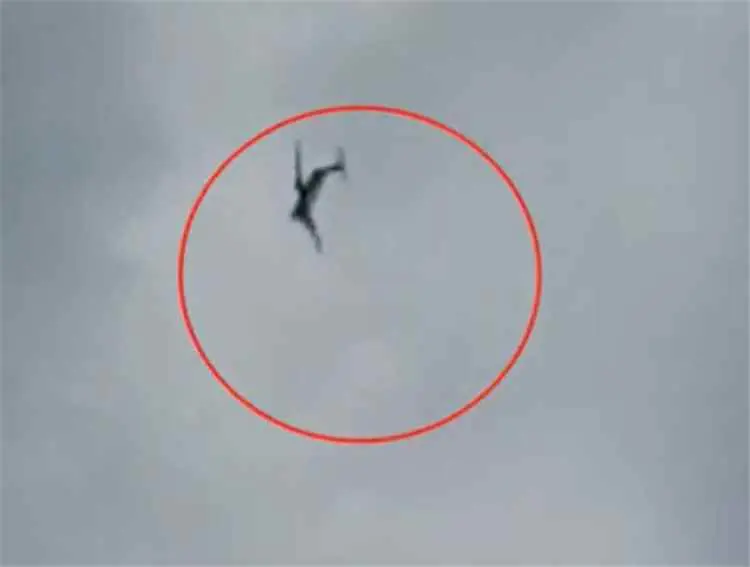 هبوط غامض لطائرتين في مطار صنعاء يثير التساؤلات.....