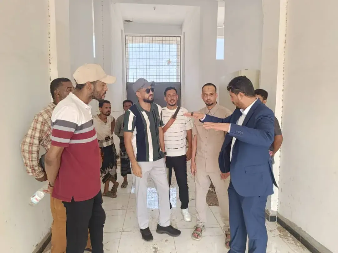 بيبك يطّلع على آخر الأعمال في ملعب الشهداء بأبين استعدادًا لافتتاحه