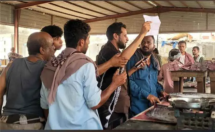 لحج.. مكتب الصناعة والتجارة بطور الباحة يتفقد أسواق السمك والخضروات