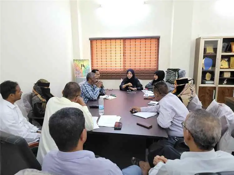 المدير التنفيذي لصندوق رعاية وتأهيل المعاقين تترأس اجتماعا لمناقشة سير العمل وتعزيز الأداء