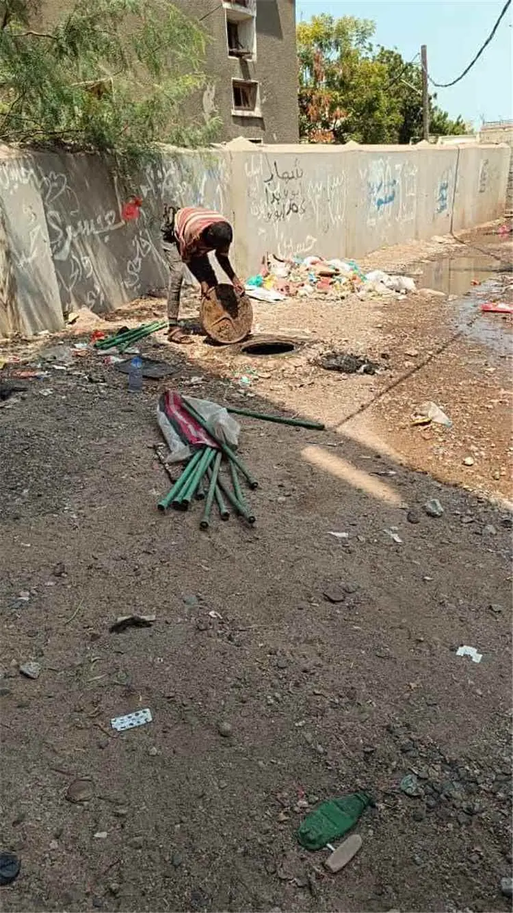 استمرار أعمال الصرف الصحي في أحياء مديرية التواهي