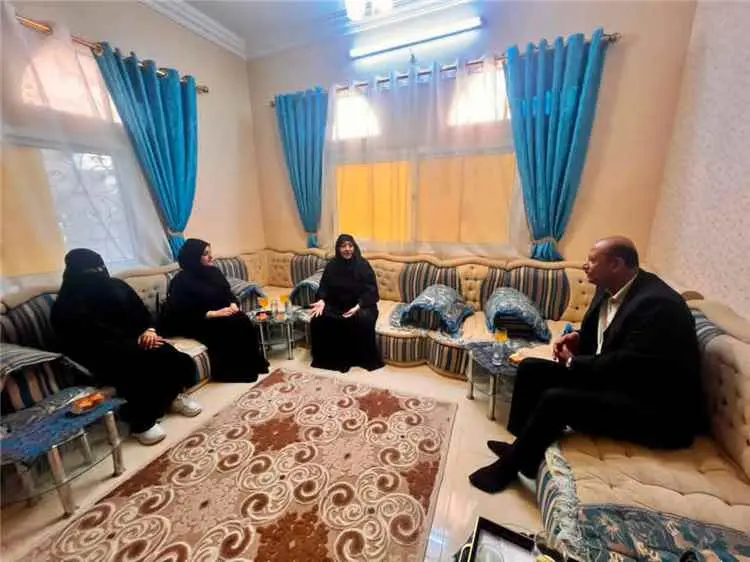الوكيلة الحضرمي تزور القيادية التربوية والإدارية ل...